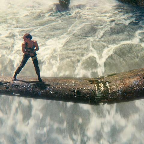 《古墓丽影崛起》新截图揭秘：攀岩上树惊险瞬间！