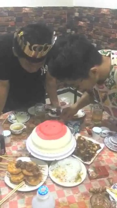 有好哥们真幸福！玩家生日这天收到朋友凑钱买的XSX