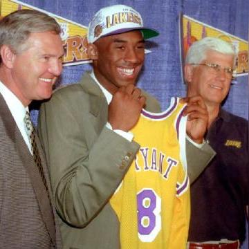 传奇百区2025升级实测，新手三天到35级，零氪也能追进度