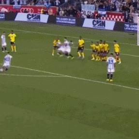 《FIFA18》精准低平球射门技巧深度解析，掌握高效射门新秘籍