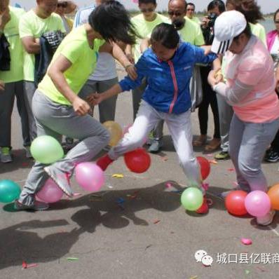 气球道具新玩法，空中探险新体验