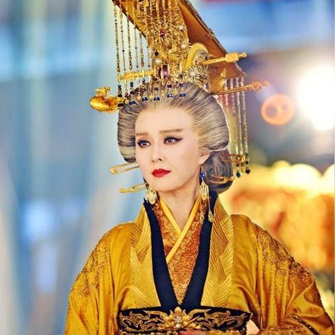 传奇3至尊特权礼包值不值得冲？2025独家权益解析+实战薅羊毛技巧