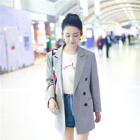 寒春归途绘旅人，不畏风雪改写时空