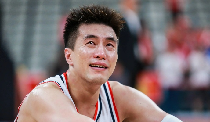 郭艾伦队内训练眼重伤,难道要像游戏输了般告别球场?