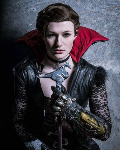 《刺客信条：枭雄》伊薇丰满贵气cos，还原刺客风采