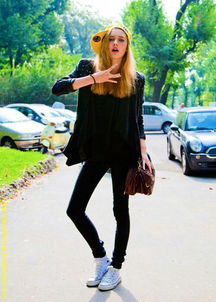 《白毛御姐大长腿！腾讯新游值不值？揭秘“接盘侠”真相》