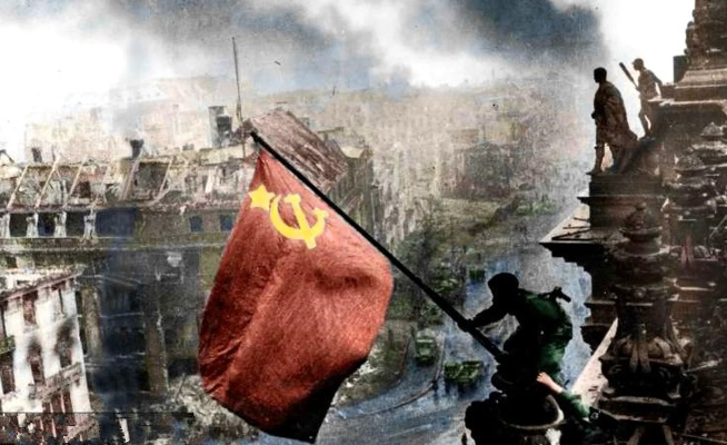 《英雄连2》柏林之战：红旗飘扬，胜利在望！