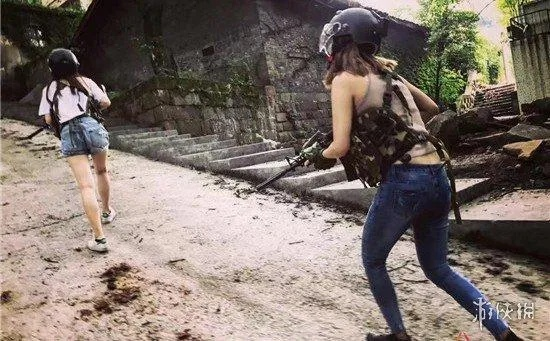 《绝地求生》真人版重庆开战，鸡肉盛宴等你来赢！