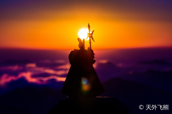 《蜡烛人》探秘：光影交织的神秘旅程，揭秘生命之光