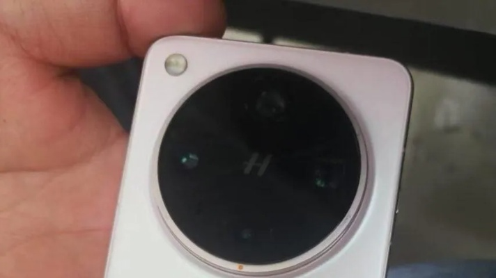 OPPO否认Find X8 Ultra真机照,设计师咋回事?玩家速来围观！