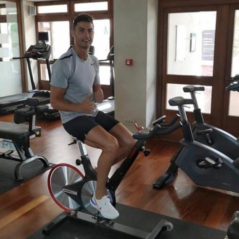 C罗女友视频流量密码，从健身穿搭到个人IP的7大创作法则2025实战拆解