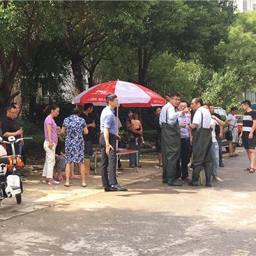 一夜10辆车被砸？2025年车主必看的应急理赔与防范实战手册