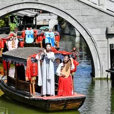《崩坏星穹铁道》酒馆宝箱寻宝指南，探秘新世界宝藏点