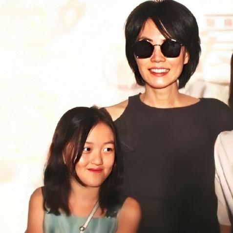 王菲带李嫣看演唱会类型全解码，2025星二代音乐审美顶配方案