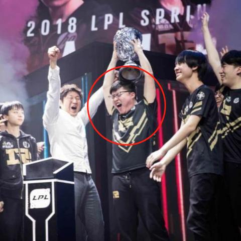 LOL全明星2014被遗忘的神级操作？Uzi封神之战完整复盘