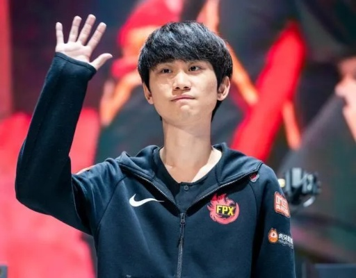 Doinb转战Dota2？或率队出征上海Ti引热议