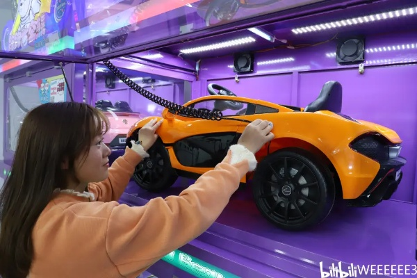 电车炫客实机演示，日式反乌托邦的生存之旅