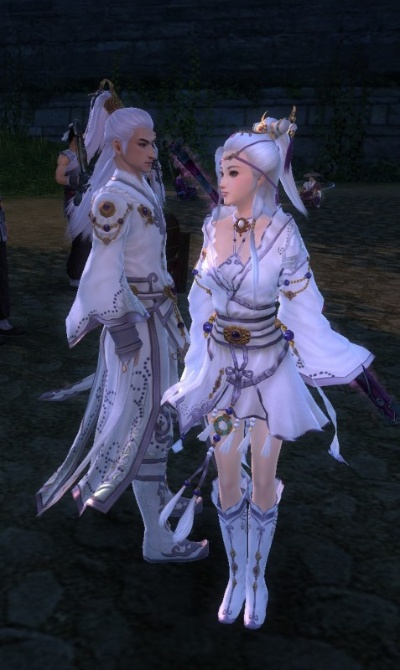 逍遥玉衣2025最新实测，这套被低估的轻甲竟能单挑团本BOSS？