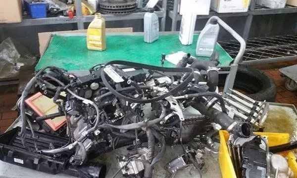 破解奔驰高速失控魔咒，电子系统缺陷深度调查与实战应对