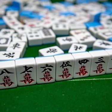 别再乱打！休闲麻将高手私藏的5个听牌暗语与2025平台实测数据