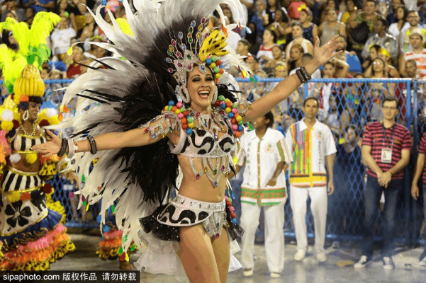 全新赛季起航，桑巴舞者重返绿茵场