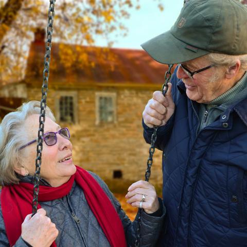 《游戏成“啃老”诱因：揭秘10万族群的现状》