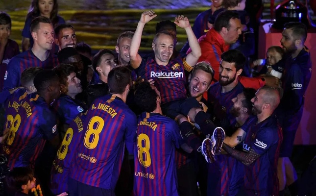 绿茵场邂逅元宵灯火，巴萨教父续写传奇新章！