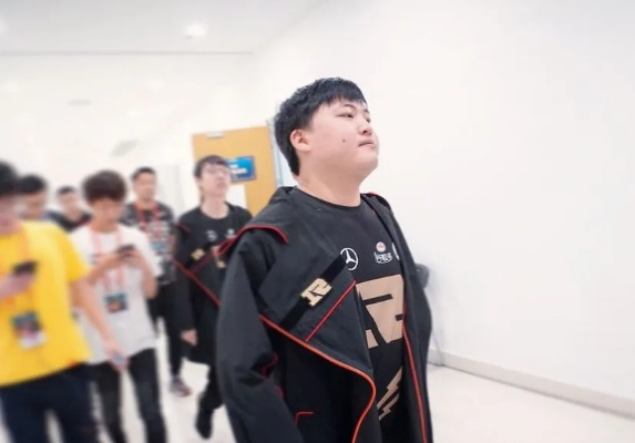 Uzi野排被秒认，队友深情表白，没你谁看比赛？