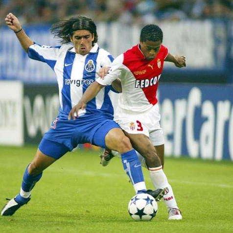 后防不稳愁？足球皇帝成磐石级镇守核心