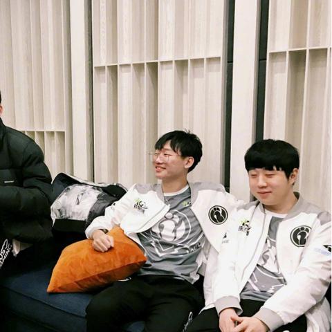 Rookie小钰官宣删恋爱微博，多年恋爱长跑画上句号，青春结束了！