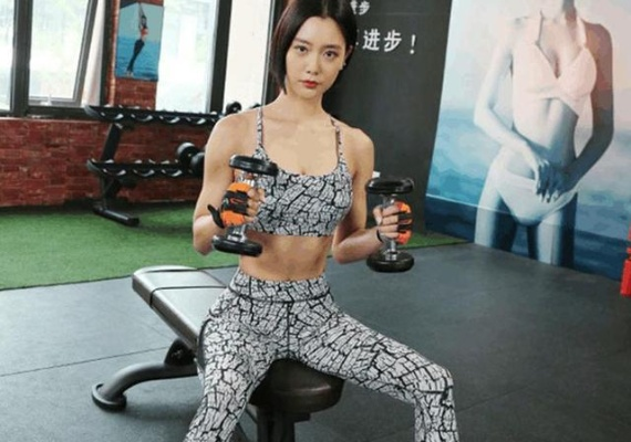 Clara李成敏2026最新健身秘籍曝光，3个月练出马甲线的魔鬼细节