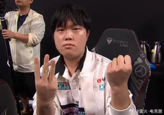 外网英雄联盟玩家聚焦Bin哥史一上豪言，先夺世界赛冠军再说