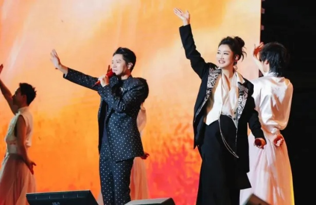 凤凰传奇演唱会为何像军训？2026最全现场攻略与魔性互动解析