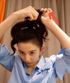 小钰情伤难愈深夜买醉，素颜朝天认不出成热搜焦点