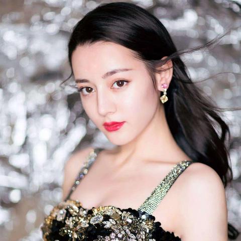 迪丽热巴100张自拍轰炸背后，顶流女星手机摄影的12条黄金法则