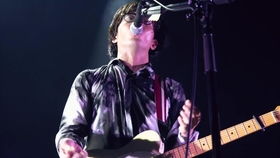 DeepSeek创始人梁文峰太低调,曾捐1.38亿慈善,游戏玩家何时能有这等传奇?