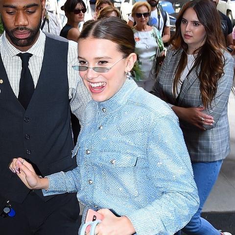 米莉·布朗秀好身材,网友惊呼,这还是我的小11?