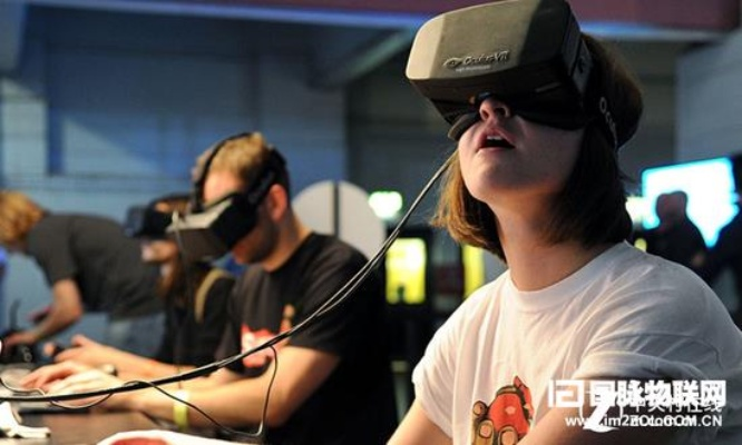 曝V社年内推独立VR头显！定价1200美元亏本卖啥情况?