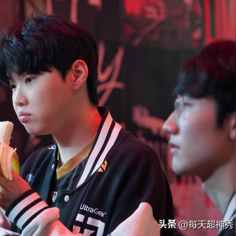 《S13冠军皮肤大揭秘！T1英雄皮肤特效抢先看》