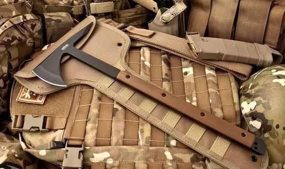 武士之刃，它究竟是战术累赘，还是现代玩家的终极收藏与实战利器？