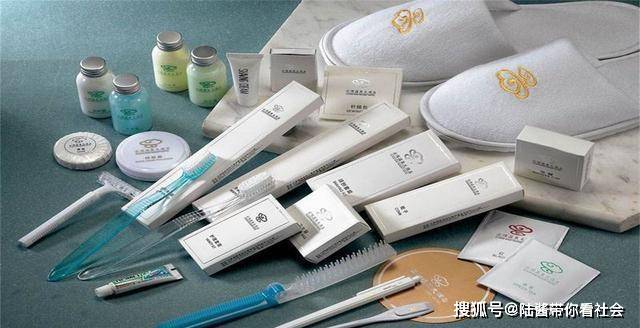 5千元酒店洗劫式回本攻略，狂薅35瓶洗护品是行为艺术还是理财新思路？