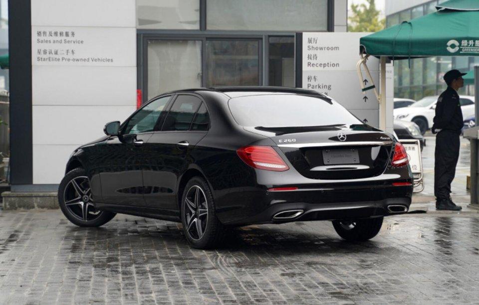全新一代奔驰E级是智商税还是真王者？深度拆解其颠覆性科技与真实驾驭体验