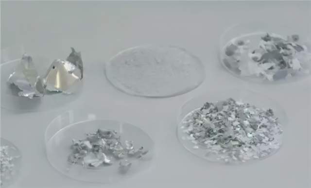 萤石粉远不止于炼钢，它如何成为你手机屏幕与新能源电池的隐形功臣？