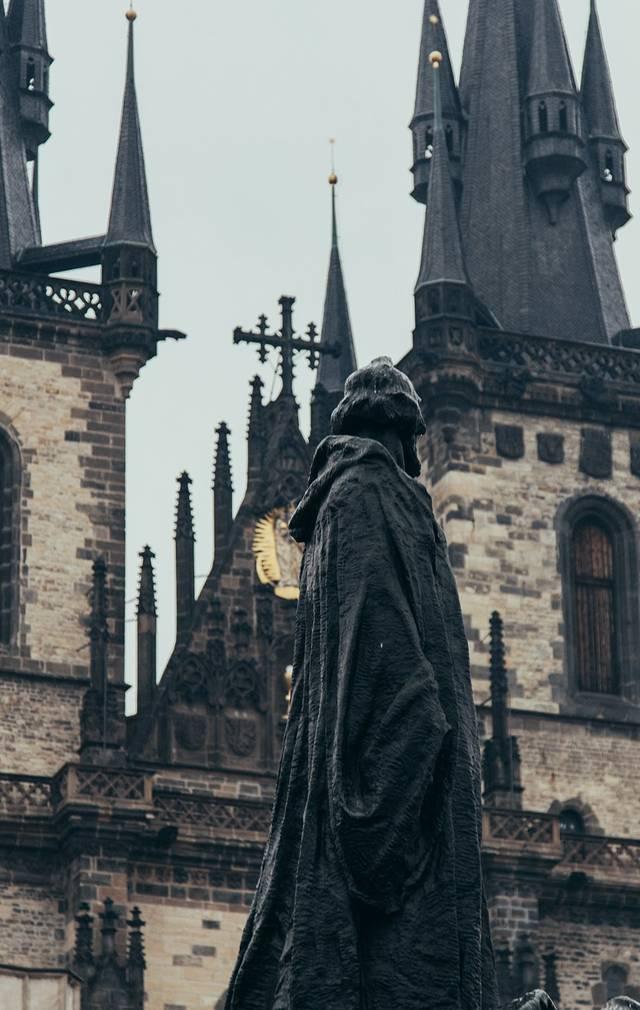 阿汤哥女儿同款养成路径，如何打造一个高价值虚拟角色？